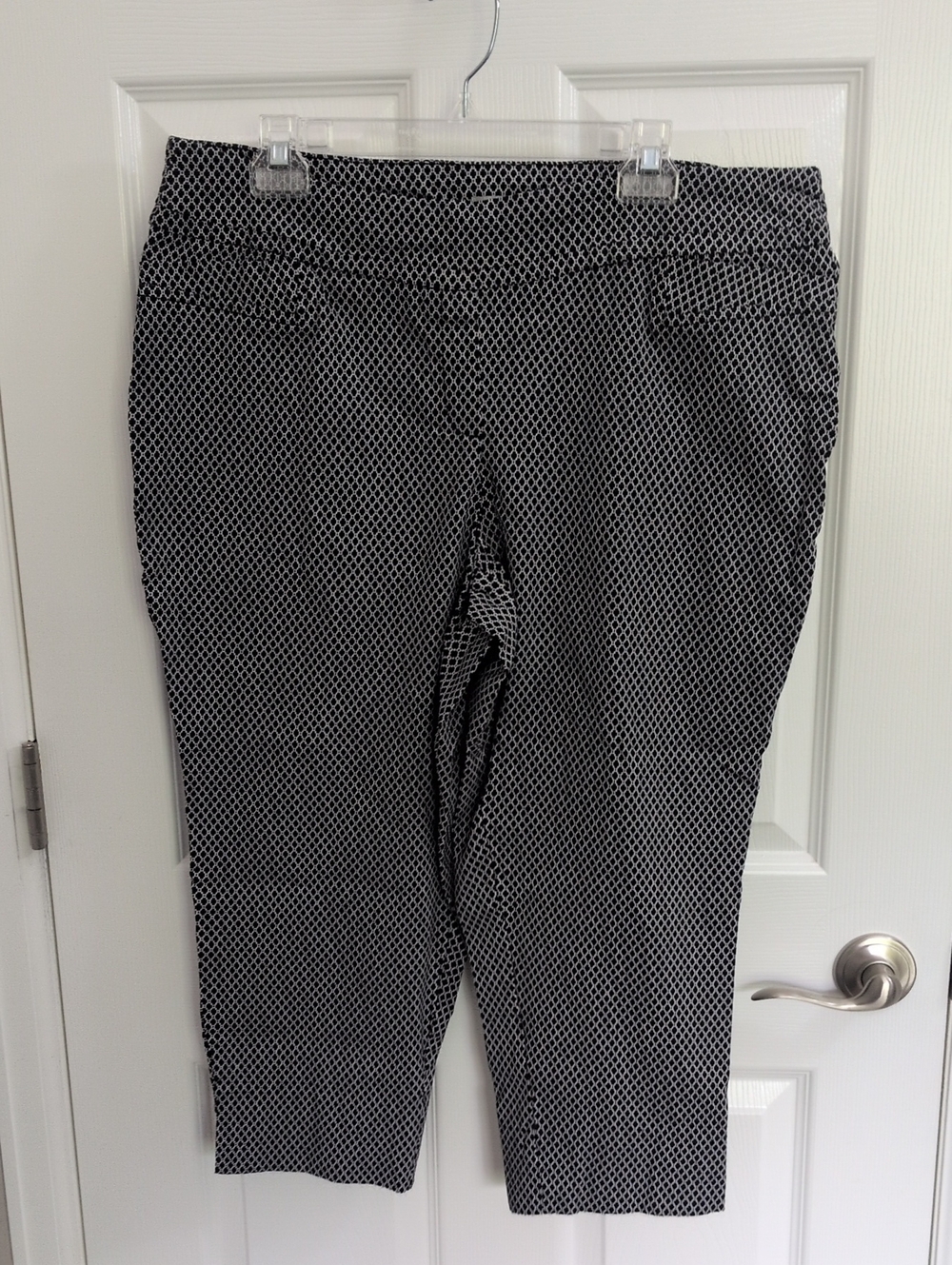 Dalia Black & White Pull On Cropped Pants - 18W